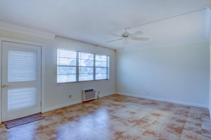 Property Photo:  19 Hastings B  FL 33417 