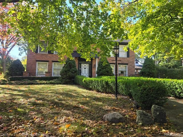 Property Photo:  12 W West Lane  MI 48124 