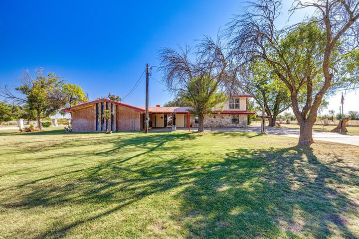 Property Photo:  208 E St  TX 76936 