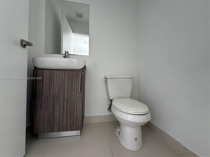 Property Photo:  1159 NW 1st St  FL 33034 