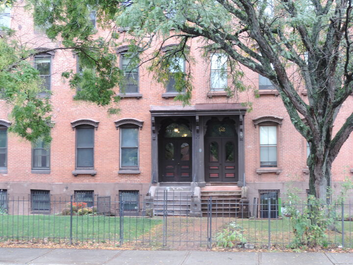 Property Photo:  52 Buckingham Street Apt 3  CT 06106 