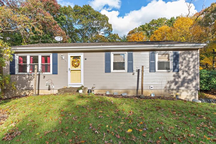 Property Photo:  28 Juniper Lane  CT 06351 