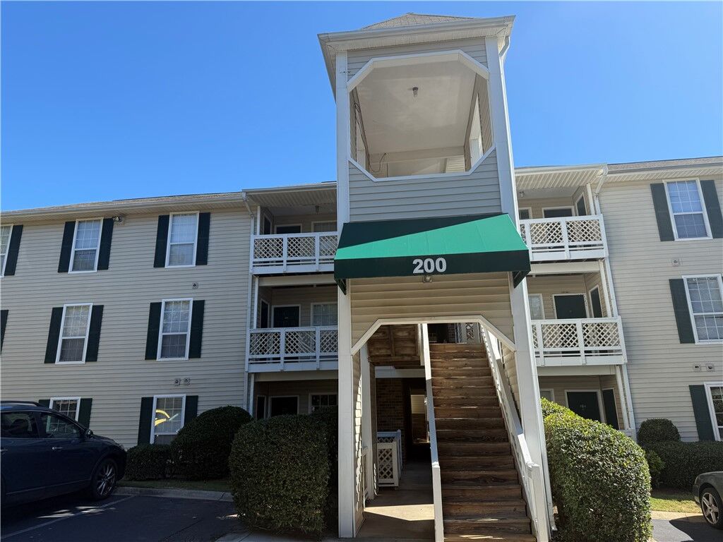 Property Photo:  102 Calhoun Street 221  SC 29631