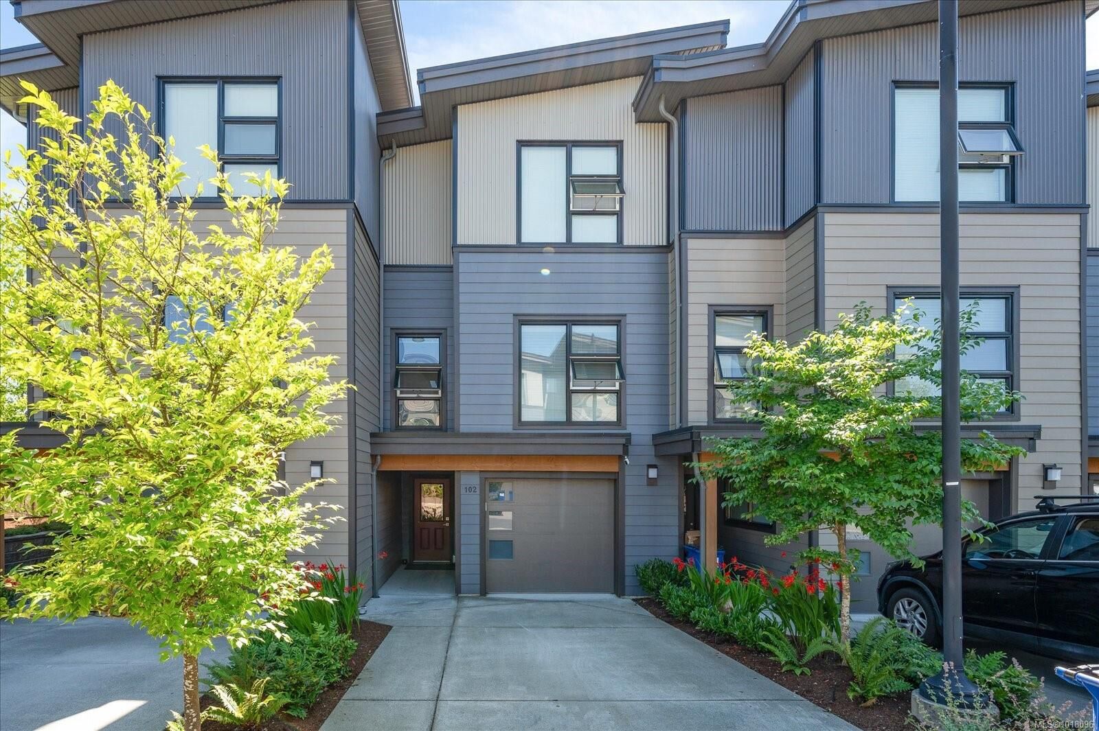 Property Photo:  5240 Dublin Way 102  BC V9T 0H2 