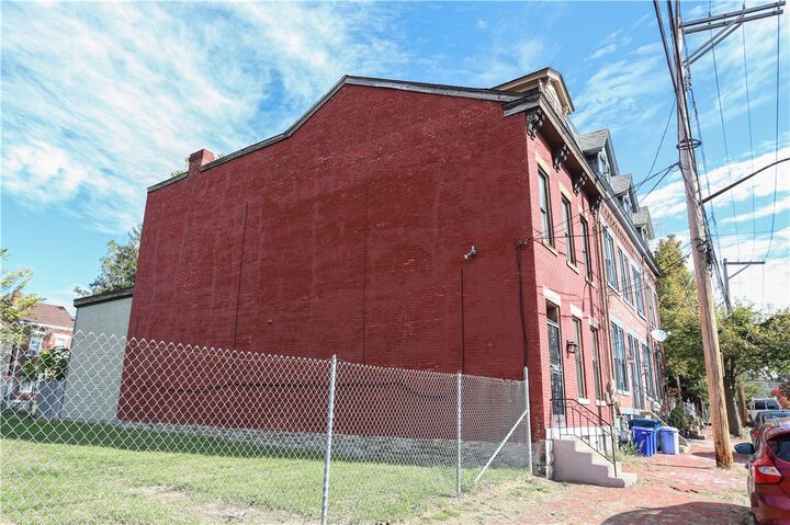 Property Photo: 1426 Columbus Ave PA 15233