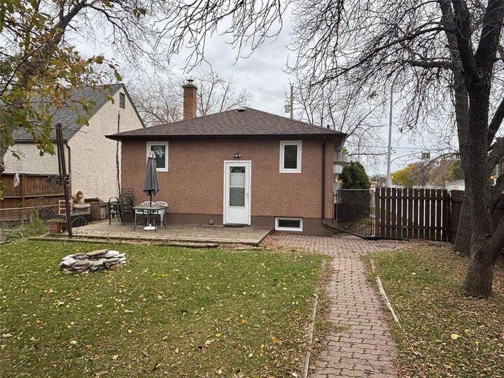 Property Photo: 33 Hastings Boulevard MB R2M 2C9