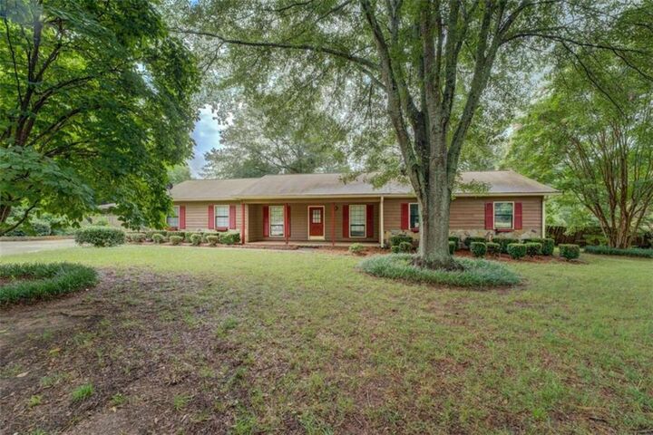 Property Photo:  95 Dixie Trail  GA 30014