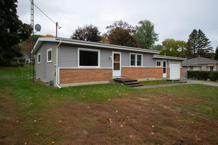 Property Photo:  124 Manor Drive  MI 49014