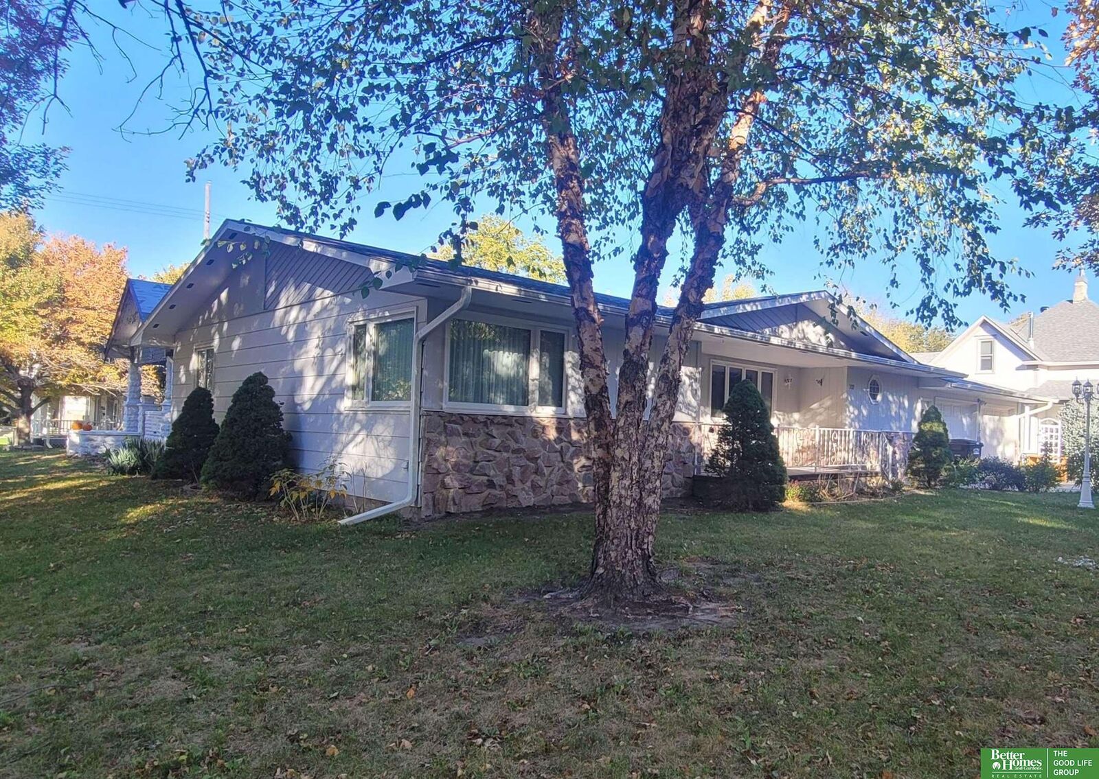 Property Photo: 707 N Beaver Avenue NE 68467