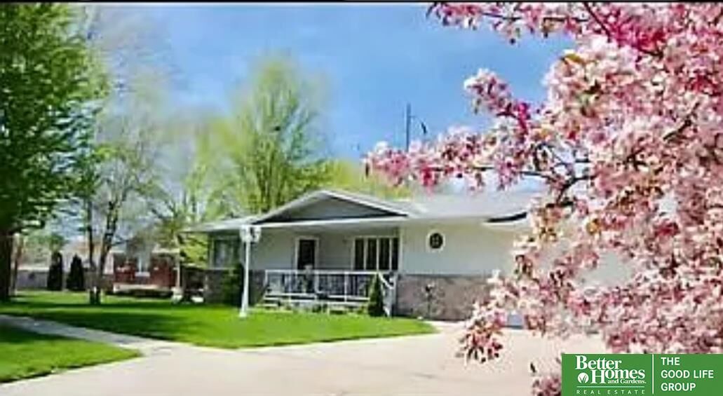 Property Photo:  707 N Beaver Avenue  NE 68467 