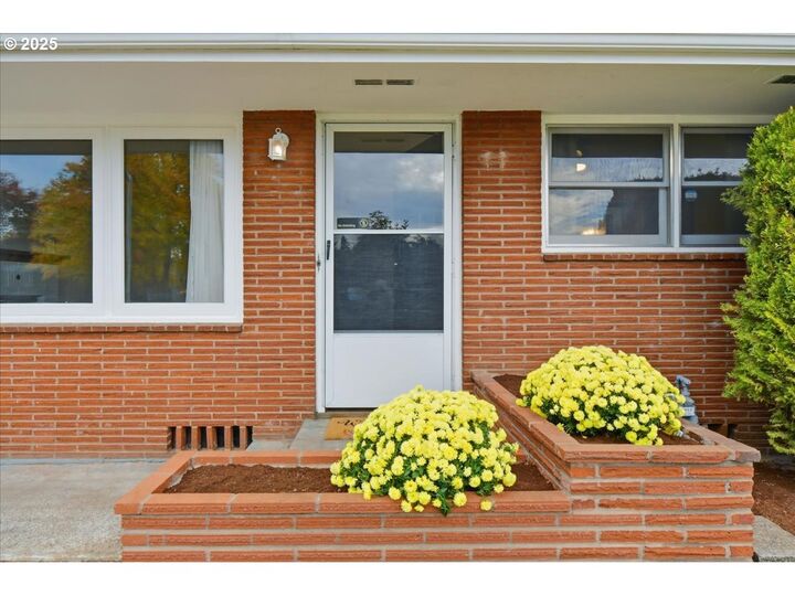 Property Photo:  9212 NE 7th St  WA 98664