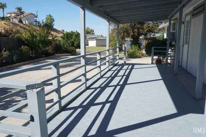 Property Photo:  5909 Cliffwood Way  CA 93306 