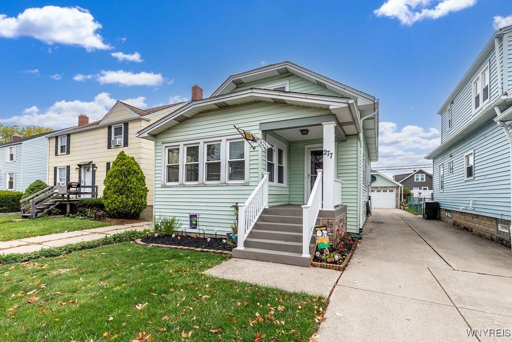 Property Photo:  277 Westgate Road  NY 14217