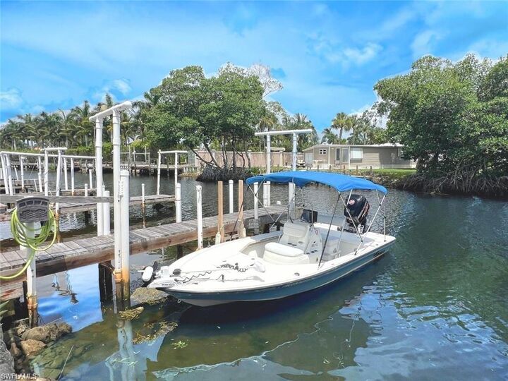 Property Photo:  123 Cedar Ln 42  FL 34114 