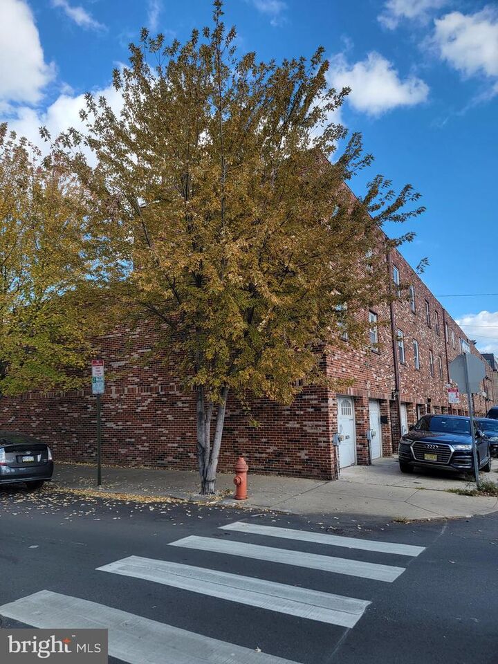 Property Photo:  1727 Fitzwater Street B  PA 19146 