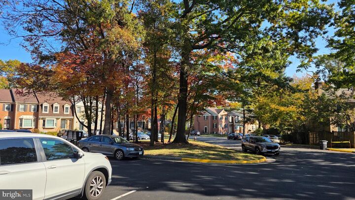 Property Photo:  4868 Carriagepark Road  VA 22032