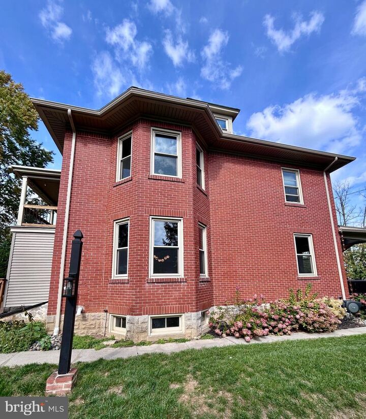 Property Photo:  28 Charles Road  PA 17603