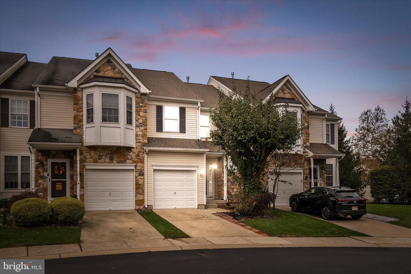 Property Photo:  35 Farmington Court  NJ 08505 