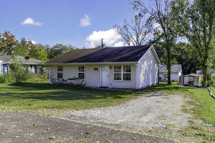 Property Photo:  6204 E Robin Ln  MO 65202