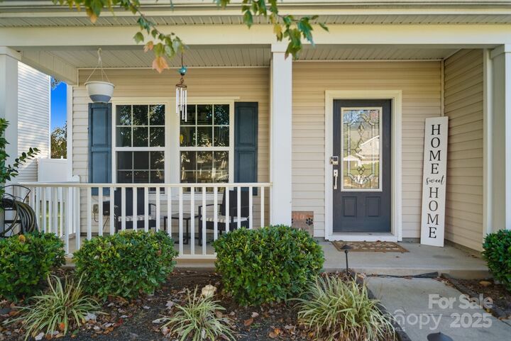 Property Photo:  818 Traditions Park Drive  NC 28134