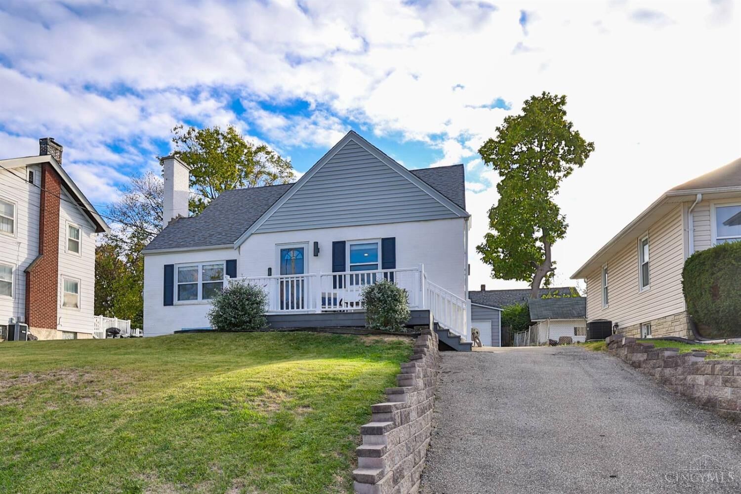 Property Photo: 7806 Lake Avenue OH 45236