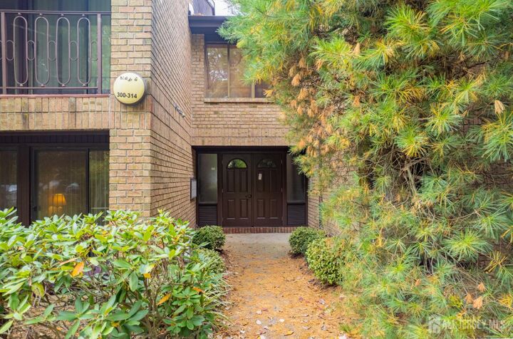 310 Willowbrook Drive  North Brunswick NJ 08902 photo