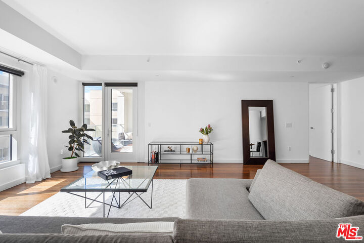 Property Photo:  6250 Hollywood Blvd  CA 90028 