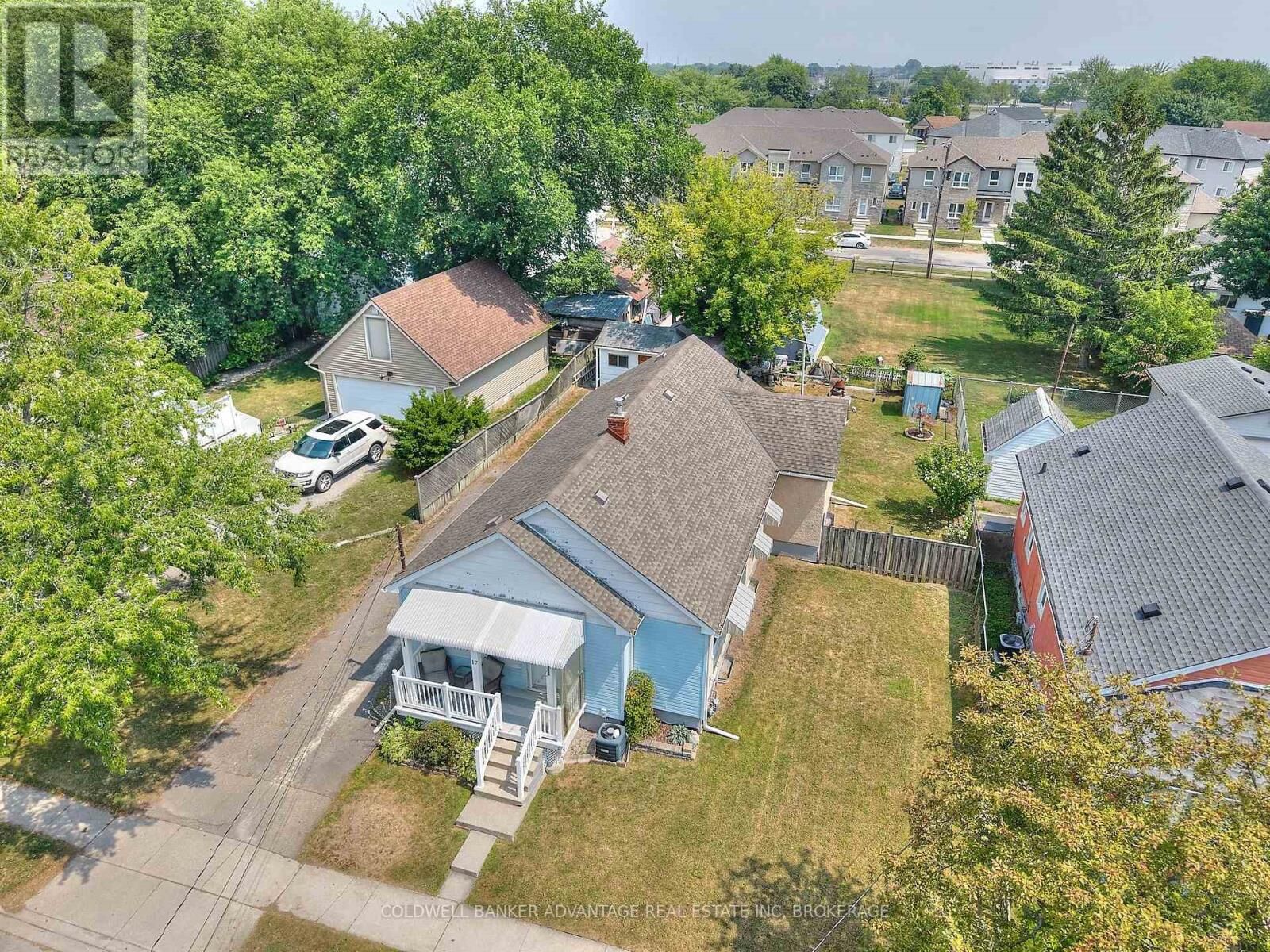 Property Photo:  17 Clifford Avenue  ON L3C 2C6 