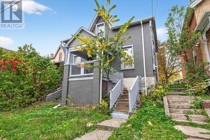 Property Photo:  504 Aylmer Street North  ON K9H 3W5