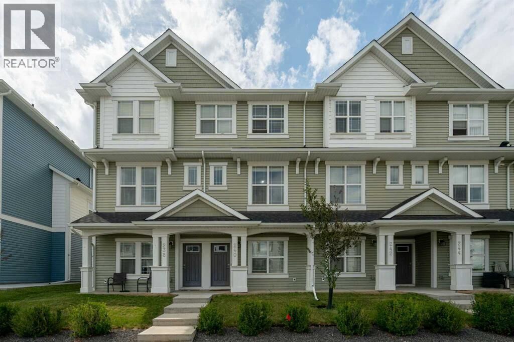 Photo de la propriété:  240 Copperleaf Way Southeast  AB T2Z 5G2 