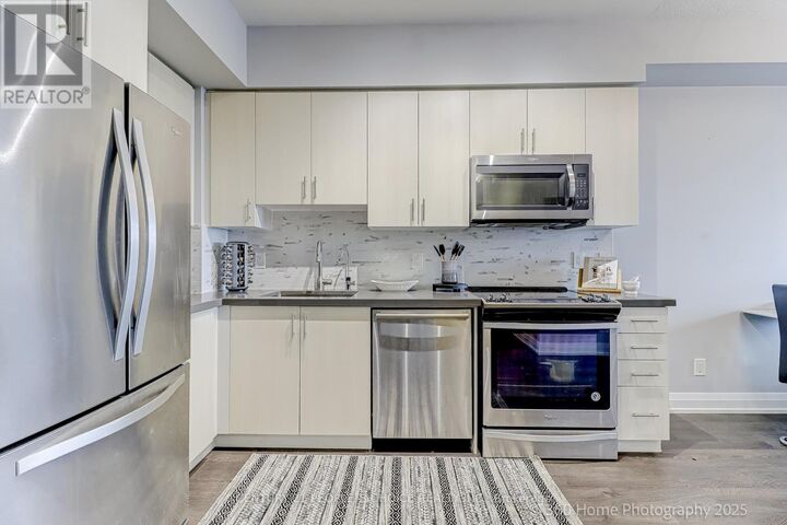 Photo de la propriété:  3700 Highway 7 Highway 1104  ON L4L 0G8 