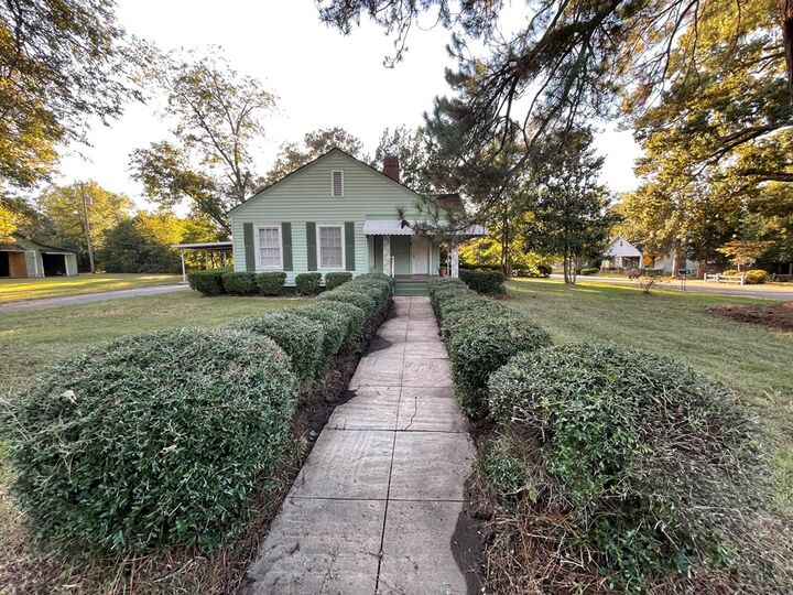 Property Photo: 316 E 18th Ave GA 31015