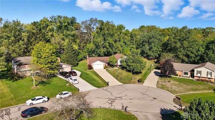 Property Photo: 8713 Woodglen Point OH 45458