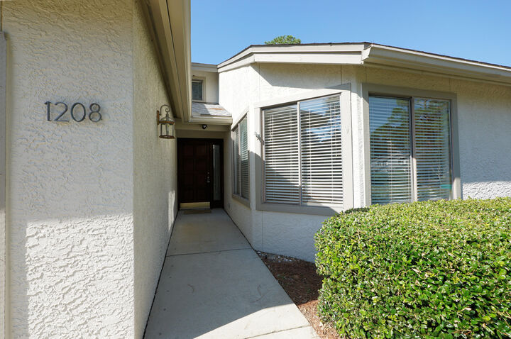 Property Photo:  1208 Oakmont Drive  FL 32578