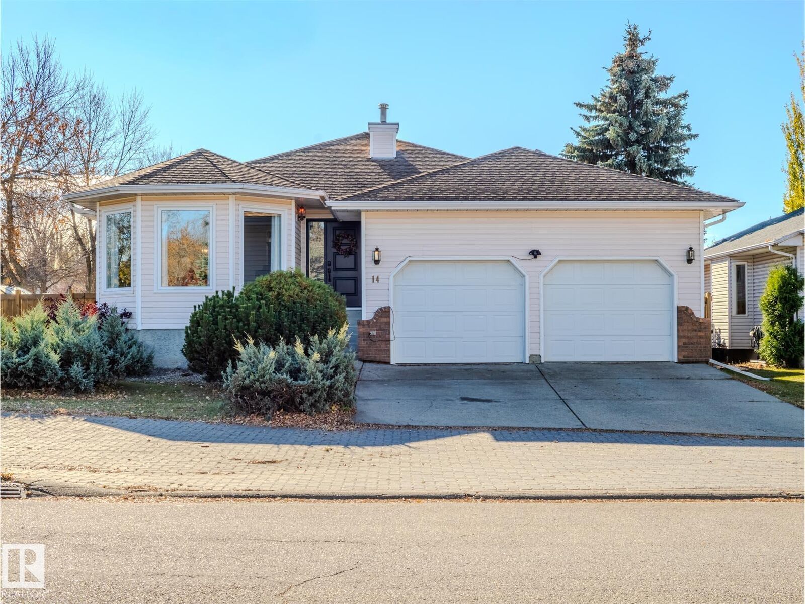 Photo de la propriété:  14 Heritage Boulevard  AB T8N 5P8