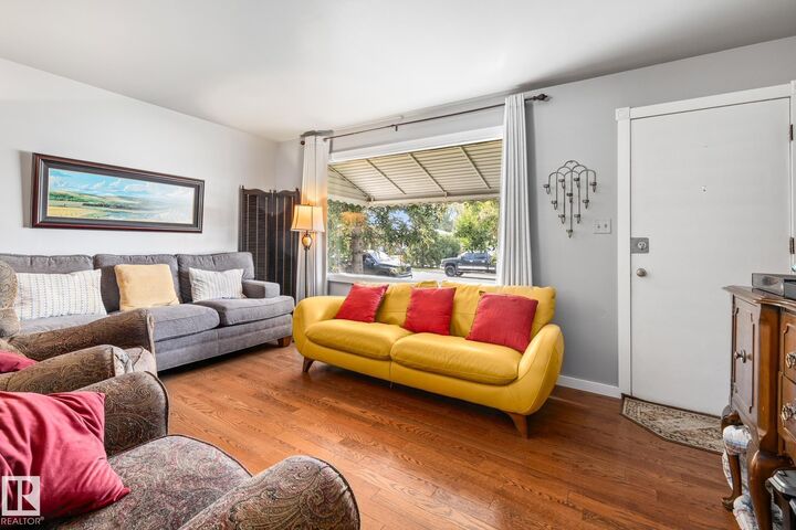 Property Photo:  9135 155 Street NW  AB T5R 1W6 