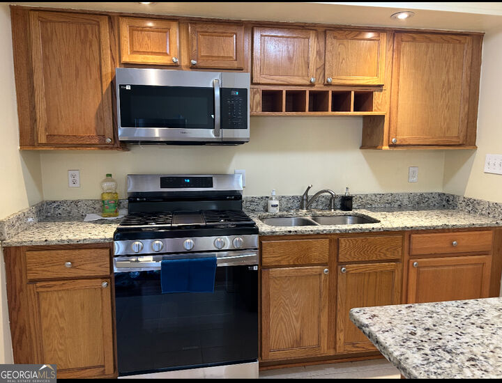 Property Photo:  100 Kings Ridge Drive  GA 30269 