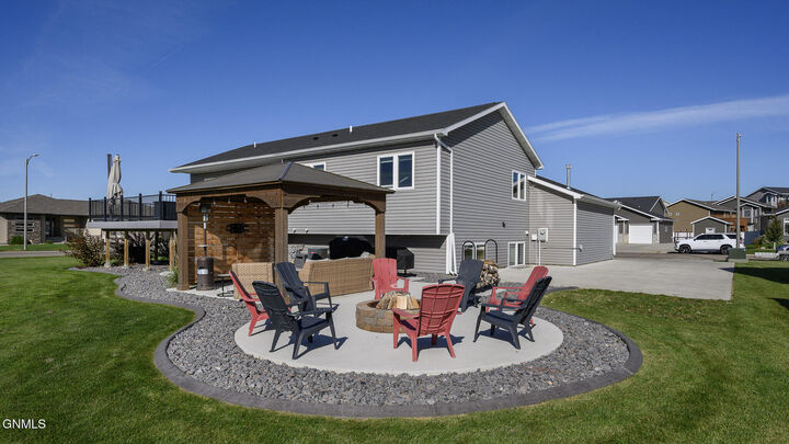 Property Photo: 401 Fields Court SE ND 58554