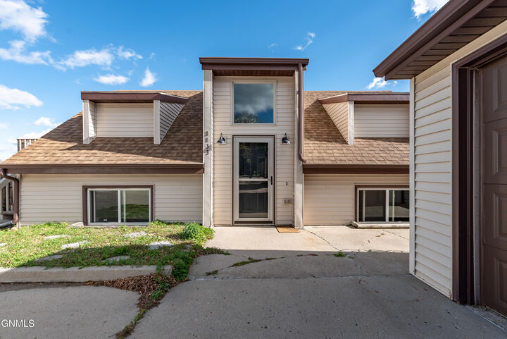Property Photo:  3133 Manitoba Lane  ND 58503