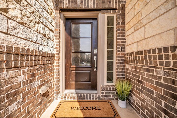Property Photo: 28618 Monarch Cliffs Drive TX 77441