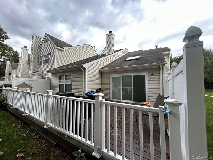 Property Photo:  77 Mystic Circle  NY 11706 