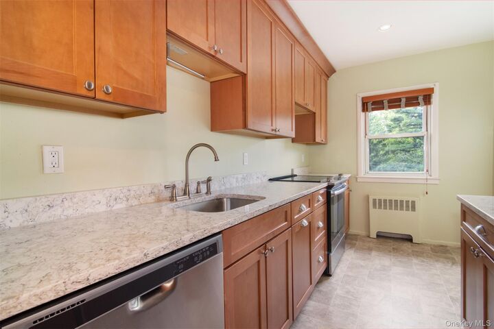 Property Photo:  140 N Broadway S-4  NY 10533