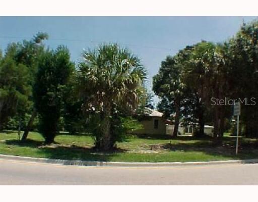 Property Photo:  27 S Manatee Avenue  FL 34266