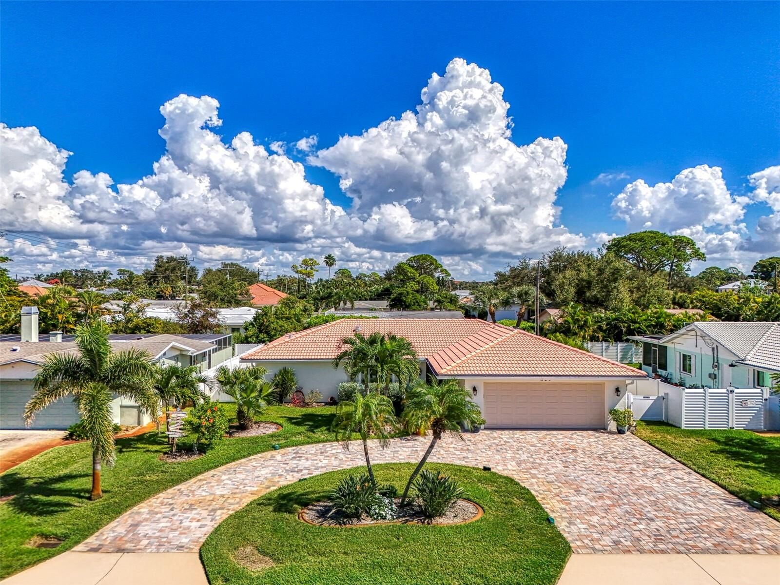 Property Photo:  829 Harbor Drive S  FL 34285 