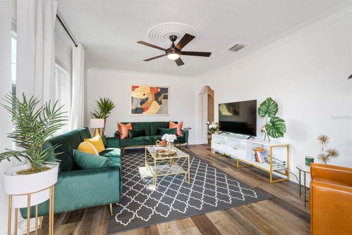 Property Photo: 2402 W Cypress Street FL 33609