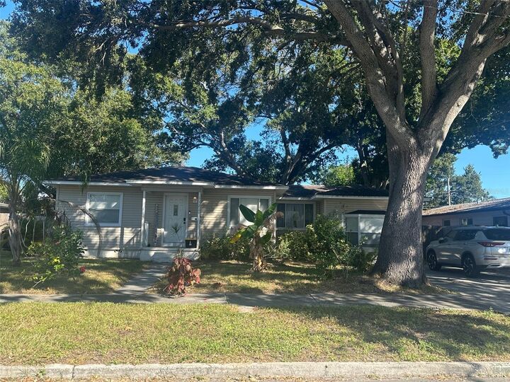 Property Photo:  1121 51st Avenue N  FL 33703