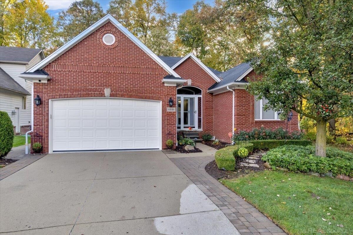 Property Photo:  8446 Pine Creek Drive  MI 48316 