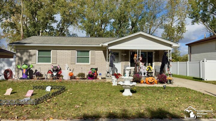 Property Photo:  25158 Superior Road  MI 48180-4517