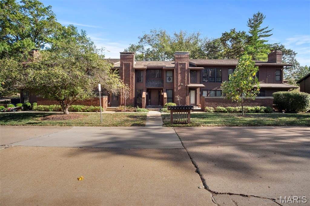 Property Photo: 2000 Trailcrest Lane 3 MO 63122