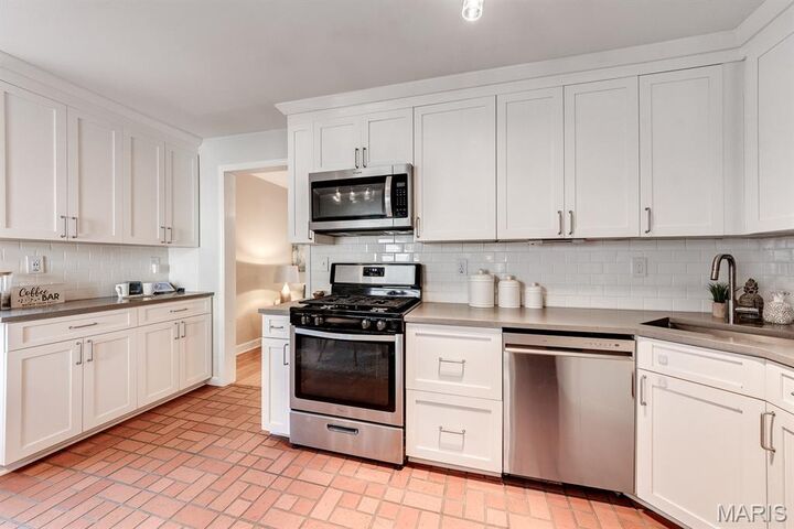 Property Photo:  203 E Jackson Road  MO 63119